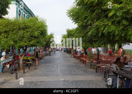 April 25, 2015 Granada, Nicaragua: Calle La Calzada ist mit Restaurants gesäumt, eine der Hauptattraktionen für Besucher in der Kolonialstadt Stockfoto