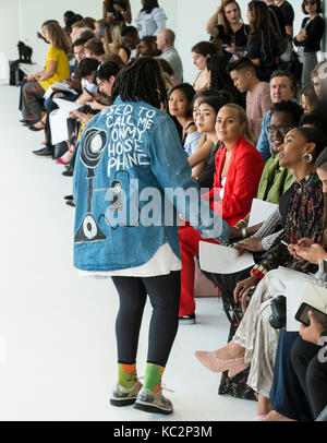NEW YORK, NY - 10. September 2017: Whoopi Goldberg besucht die Denibi Frühling Sommer 2018 fashion show während der New York Fashion Week Stockfoto