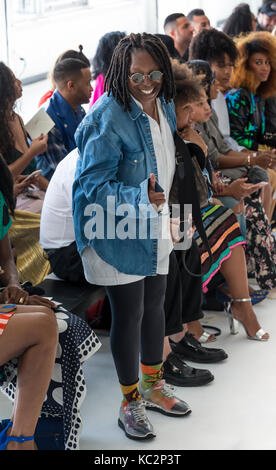 NEW YORK, NY - 10. September 2017: Whoopi Goldberg besucht die Denibi Frühling Sommer 2018 fashion show während der New York Fashion Week Stockfoto