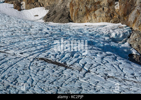 Blaue Gletscher detail, mit seinen gletscherspalten, die auf dem Weg nach unten aus dem Olymp in der dramatischen Einstellung am Ende der Hoh River Trail in der Olympischen N Stockfoto