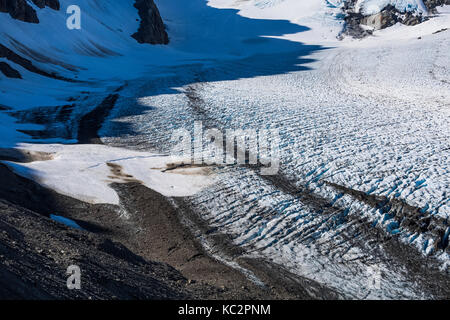 Schnee von Lawinen Verbreitung auf blaue Gletscher unter den Olymp in der dramatischen Einstellung am Ende der Hoh River Trail in der Olympischen Nationa Stockfoto