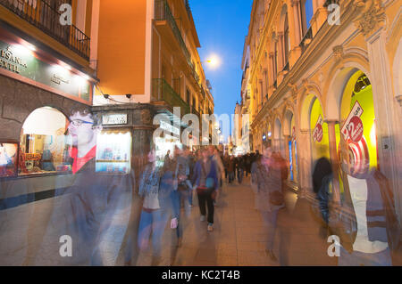 Sierpes Straße, Sevilla, Andalusien, Spanien, Europa Stockfoto