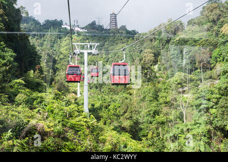 GENTING Highlands, Malaysia - Februar 11,2017: Touristen reisen auf die Seilbahn des Genting Skyway Stockfoto