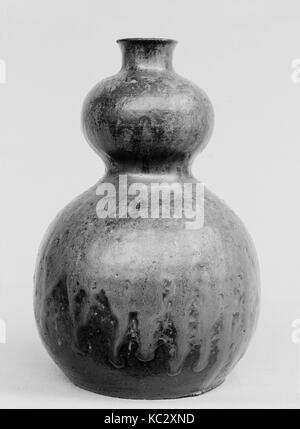 Flasche, 19. Jahrhundert, Japan, Ton mit Glasur und Splash (kiyomizu Ware), H.6 3/4 in. (17,1 cm), Keramik Stockfoto