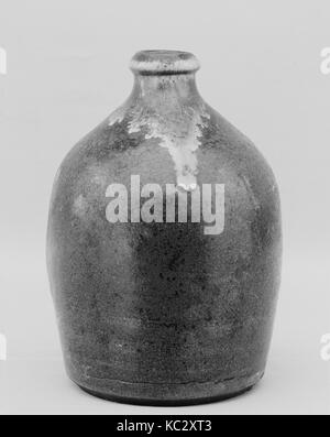 Öl Flasche, 19. Jahrhundert, Japan, Ton mit einer gesprungenen Glasur (Seto Ware), H.7. (17,8 cm), Keramik Stockfoto