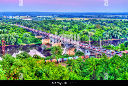 Brücke über den Fluss Kljaz'ma gebaut in Wladimir, Russland Stockfoto