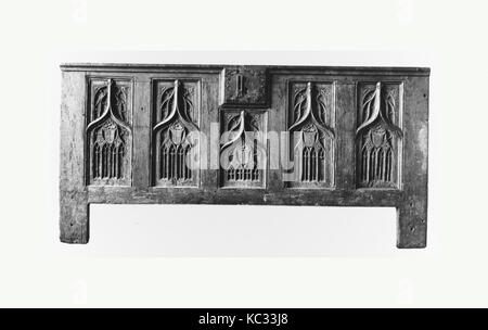 Thorax-SEITENAIRBAG VORNE, 15. Jahrhundert, Französisch, Eiche, Bügeleisen lock, Gesamt: 31 x 63 1/2 x 2 1/2 in. (78,7 x 161,3 x 6,4 cm), Woodwork-Furniture Stockfoto