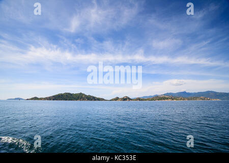 Schöne Inseln in Cam Ranh Bay, Khanh Hoa, Vietnam. Cam Ranh Bay ist ein Deep Water Bay in Vietnam in der Provinz Khanh Hoa Provinz Stockfoto