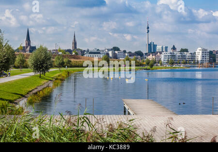 Deutschland, Nordrhein-Westfalen, Dortmund-Hörde, Ansicht der Phoenix See Freizeit Bezirk, der von der Industriebrachen saniert Stockfoto