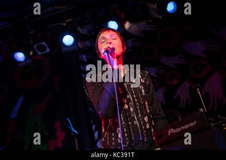 Die amerikanische Synthpop-Band Poliça (oft als Polica geschrieben) spielt ein Live-Konzert im Parkteatret in Oslo. Hier ist Sänger und Songwriter Channy Leaneagh live auf der Bühne zu sehen. Norwegen, 31/10 2016. Stockfoto