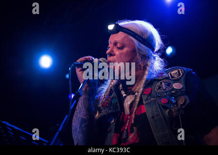 Die experimentelle Musik Gruppe Psychic TV führt eine Live Show bei Vulkan Arena in Oslo. Hier Sänger, Performance Künstler, Dichter und okkultist Genesis P-Orridge ist live auf der Bühne gesehen. Norwegen, 01/12 2015. Stockfoto