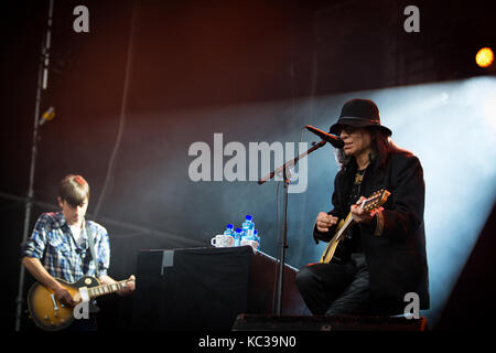 Der amerikanische Folk- und Bluessänger, Songwriter und Musiker Sixto Diaz Rodríguez ist besser bekannt als Rodríguez und hier gibt es Live-Konzert beim norwegischen Musikfestival Øyafestivalen 2013. Rodriguez wurde berühmt mit dem preisgekrönten Dokumentarfilm Searching for Sugar man. Norwegen, 08/08 2013. Stockfoto