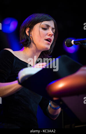 Der amerikanische Sänger, Songwriter und Musiker Sharon Van Etten führt ein Live Konzert in der norwegischen Musik Festival Øyafestivalen 2014. Norwegen, 09/08 2014. Stockfoto