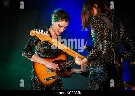 Der amerikanische Sänger, Songwriter und Musiker Anne Erin Clark ist am besten wissen, indem Ihr Name St. Vincent und hier führt ein Live Konzert in der Arena Stadium an der Dänischen Musik Festival Roskilde Festival 2015. Dänemark, 02/07 2015. Stockfoto