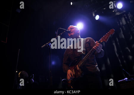 Der Scottish alternative rock Band Teenage Fanclub führt ein Live Konzert am Rockefeller in Oslo. Hier Gitarrist Raymond McGinley wird gesehen, live auf der Bühne. Norwegen, 13.02.2017. Stockfoto