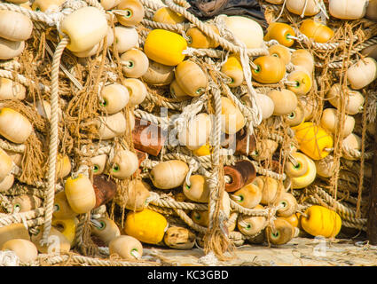 Fischernetze mit Schwimmern Camogli Hafen Italien Stockfoto