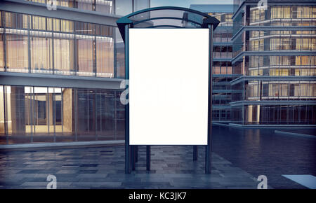 Mock up von leeren weißen vertikalen Lightbox auf einer Bushaltestelle 3D-Rendering Stockfoto