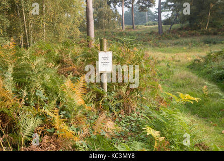 Privater Anschluss keine öffentlichen Rechts Weg anmelden Bekanntmachung über die Heide, Sutton, Suffolk, England, Großbritannien Stockfoto