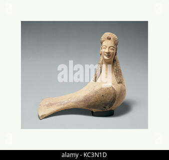 Terrakotta statuette einer Sirene, Archaische, Ca. 550-500 v. Chr., Griechischer, Terrakotta, Gesamt: 8 1/4 x 9 1/2 x 5 in. (21 x 24,1 x 12,7 cm Stockfoto