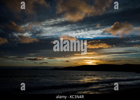 Sonnenuntergang in newgale, Pembrokeshire. Stockfoto