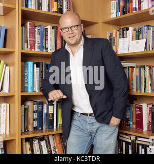 Toby Young, englischer Journalist und Autor in London England fotografiert, 7. August 2006 Stockfoto