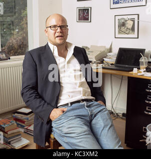 Toby Young, englischer Journalist und Autor in London England fotografiert, 7. August 2006 Stockfoto