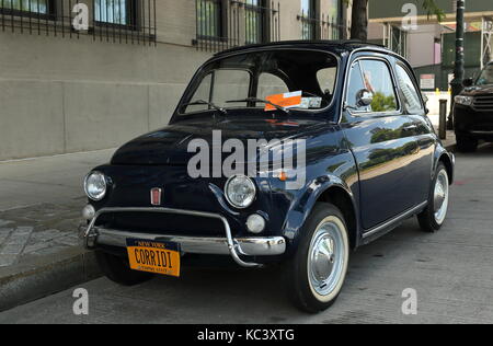 Eine klassische Fiat Auto in Manhattan, New York am 28. Juni 2017. Stockfoto