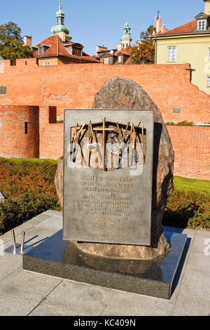 Warschau, Polen - 9. Oktober 2015: Denkmal für die Opfer der Massaker von Katyn im Jahre 1940. Stockfoto