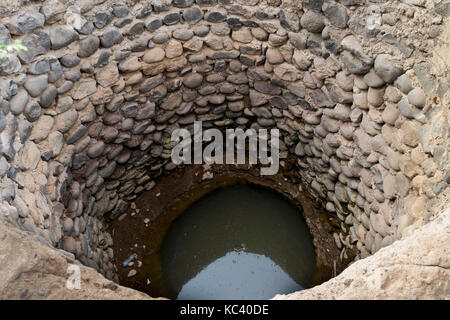 Tiefe leere Brunnen in Dschibuti, Ostafrika Stockfoto