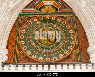 Brunnen STADT SOMERSET ENGLAND KATHEDRALE ASTRONOMISCHE UHR GESICHT IM NÖRDLICHEN QUERSCHIFF Stockfoto