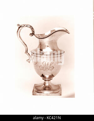 Creamer, Ca. 1810, American, Silber, Gesamt: 8 1/8 x 6 1/4 in. (20,6 x 15,9 cm); 18 oz. 1 dwt. (561.5 g), Silber Stockfoto