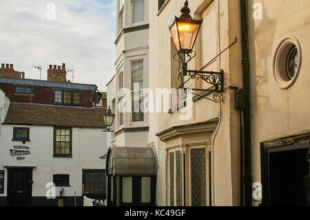 Alte Häuser und Teestuben in Broadstairs Stadtzentrum, thanet, East Kent uk Stockfoto