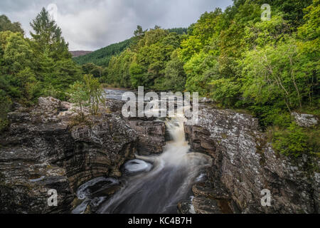 Invermoriston, Thomas Telford Bridge, Moriston Falls, Highlands, Schottland, Großbritannien Stockfoto