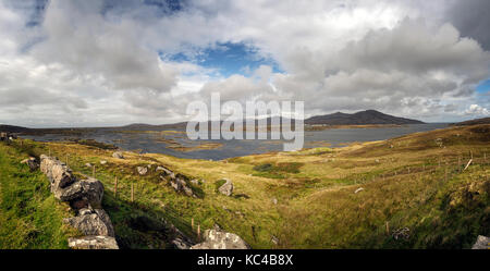 Panorama Richtung Lochboisdale auf South Uist auf den Äußeren Hebriden, Schottland Stockfoto