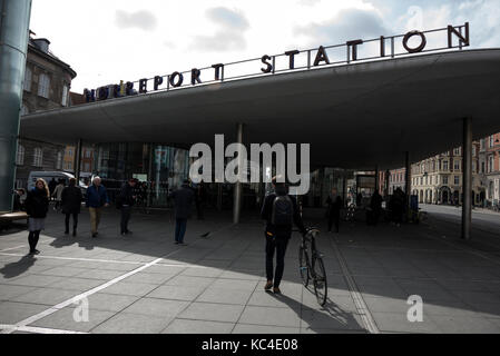 Bahnhof Norreport ist ein großer Bahnhof mit dem Inter-city, S-Bahn und die U-Bahn von Kopenhagen auf Norre Voldgrade in Kopenhagen, Dänemark. Die Stockfoto