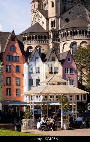 Deutschland, Köln, der Fischmarkt in der Altstadt, Häuser vor der Kirche Gross St. Martin. Deutschland, Köln, der Fischmarkt in d Stockfoto