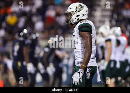 Miami, Florida, USA. 30 Sep, 2017. Charlotte 49ers wide receiver Trent Bostick (81) während der NCAA Football Spiel zwischen der Charlotte 49ers und der FIU Leoparden in Riccardo Silva Stadion in Miami, Florida. Die FIU Leoparden gewannen 30-29. Mario Houben/CSM/Alamy leben Nachrichten Stockfoto