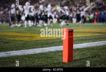 Miami, Florida, USA. 30 Sep, 2017. Ein Pylon in der Ende Zone während der NCAA Football Spiel zwischen der Charlotte 49ers und der FIU Leoparden in Riccardo Silva Stadion in Miami, Florida. Die FIU Leoparden gewannen 30-29. Mario Houben/CSM/Alamy leben Nachrichten Stockfoto