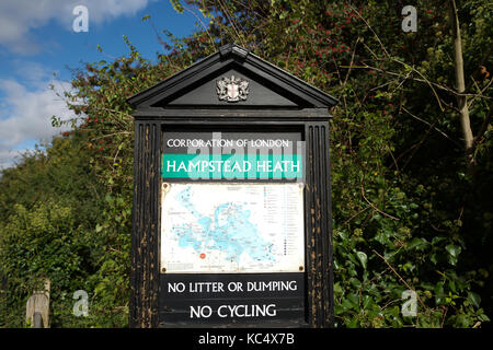 Hampstead Heath, Großbritannien. 3. Okt 2017. UK Wetter. Herbstliche Sonne über Hampstead Heath in London, da Blätter anfangen zu fallen. Gutes Wetter ist für den Rest dieser Woche prognostiziert. Credit: Keith Larby/Alamy leben Nachrichten Stockfoto