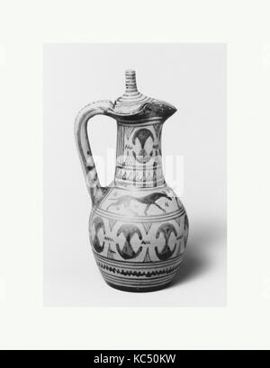 Terrakotta oinochoe (Kanne), Geometrische, Ca. 700 v. Chr., Griechischer, Dachgeschoss, Terrakotta, Gesamt: 5 5/16 in. (13,5 cm), Vasen, Hals und Stockfoto