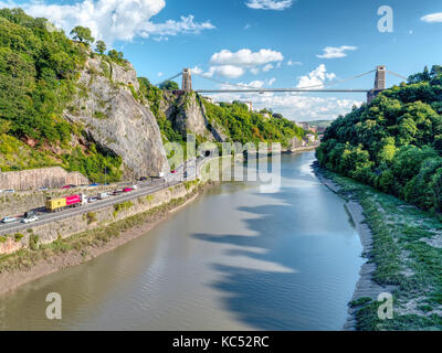 Luftaufnahme der Clifton Suspension Bridge über den Avon Gorge, Bristol, Großbritannien Stockfoto