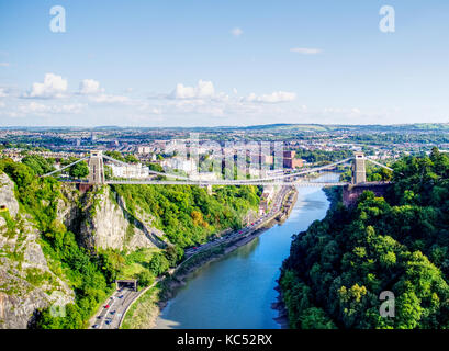 Luftaufnahme der Clifton Suspension Bridge über den Avon Gorge, Bristol, Großbritannien Stockfoto