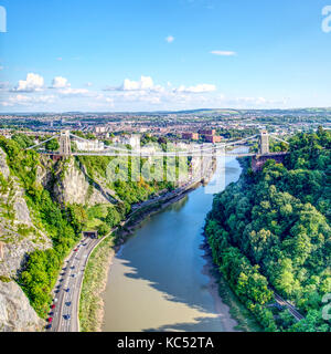 Luftaufnahme der Clifton Suspension Bridge über den Avon Gorge, Bristol, Großbritannien Stockfoto