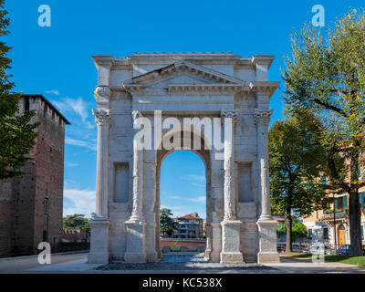 Die römische Arco dei Gavi Triumphbogen in Verona, Italien, Europa Stockfoto