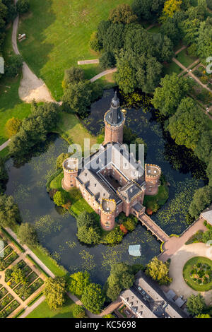 Moyland Castle Museum, Wasserschloss, neogotisches Gebäude, Schlosspark, Bedburg-Hau, Niederrhein, Nordrhein-Westfalen Stockfoto