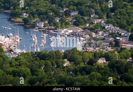 Blick auf das Camden, Maine, vom Mount Battie in Camden Hills State Park. Stockfoto