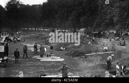 Gräben für Luftschutzbunker im Hyde Park, London, September 1938 Stockfoto