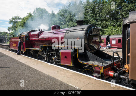 Ein Dampfzug in Bolton Street Station auf der East Lancashire Eisenbahn begraben. Stockfoto