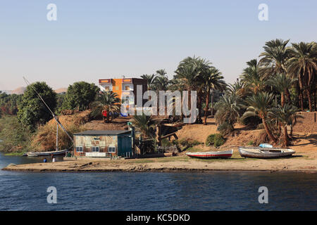 Landschaft entlang des Nil zwischen Luxor und Esna, Afrika, Oberägypten Stockfoto