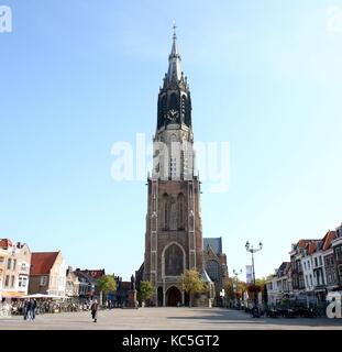 15. jahrhundert Nieuwe Kerk (Neue Kirche) auf der großen zentralen Marktplatz in Delft, Südholland, Niederlande. Stich von 2 Bilder Stockfoto